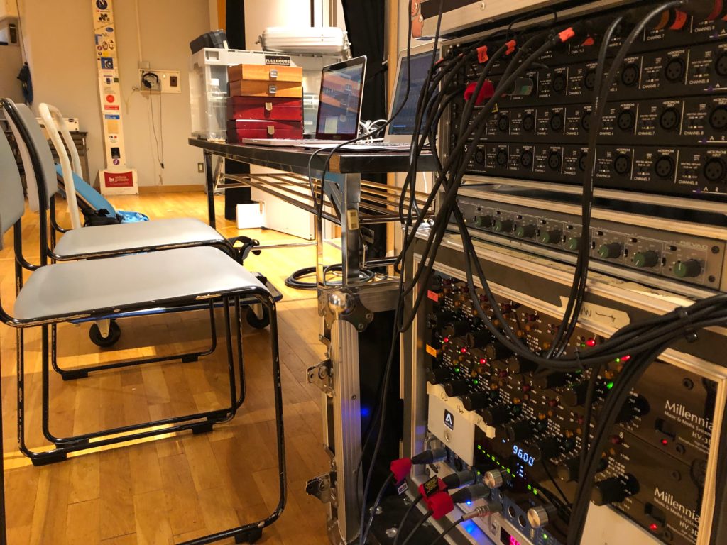 芸文コンサートホールの袖に組んだ名フィル用録音システム